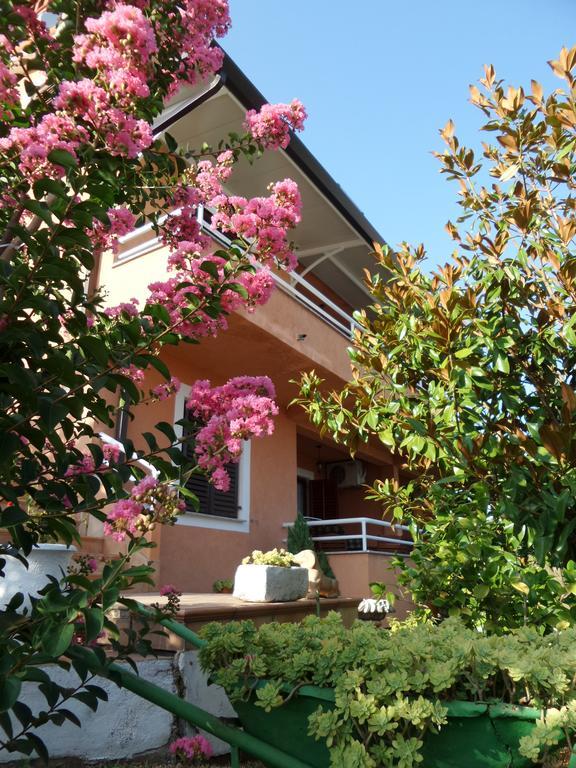 Apartmani Lina ウマグ エクステリア 写真