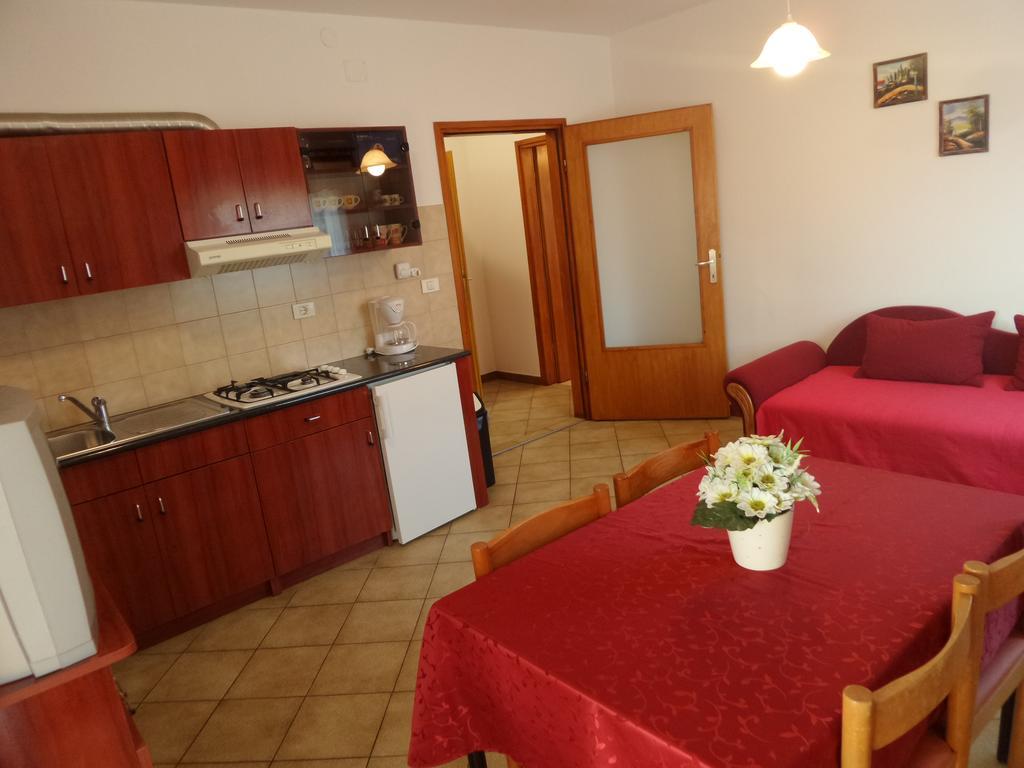 Apartmani Lina ウマグ エクステリア 写真