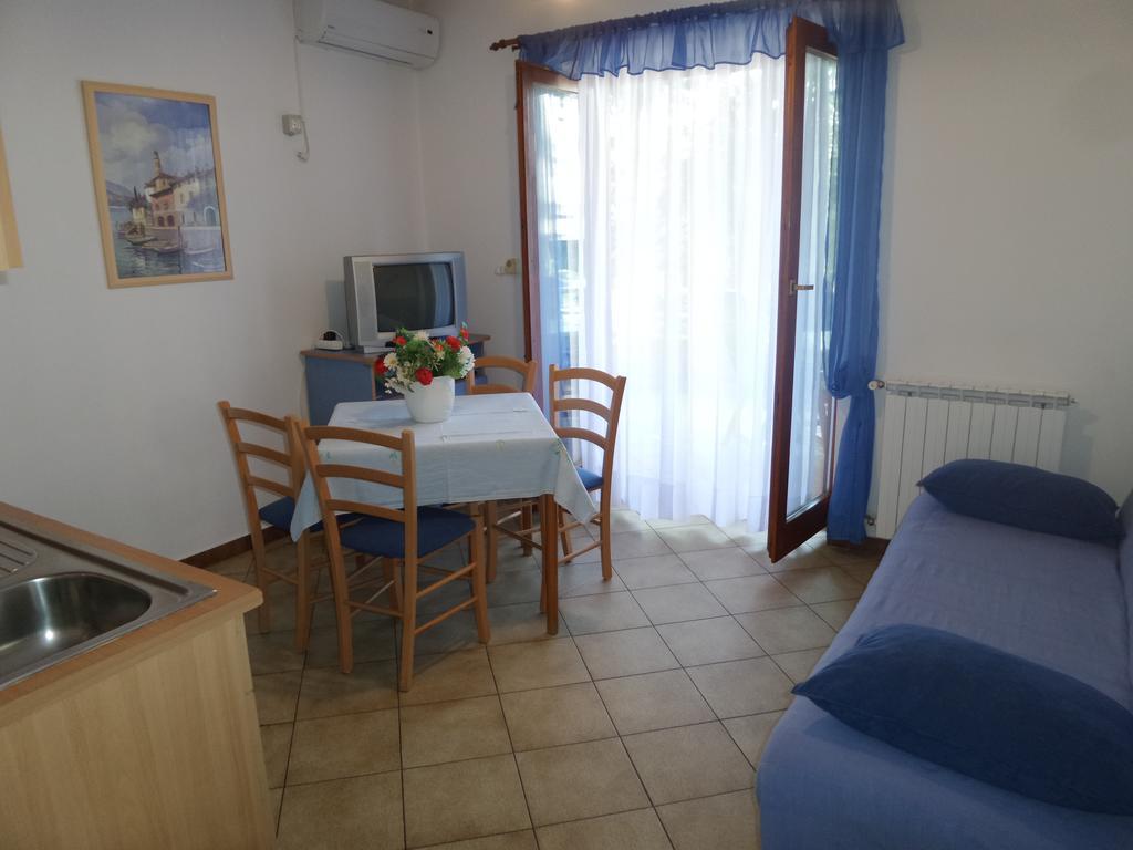 Apartmani Lina ウマグ エクステリア 写真